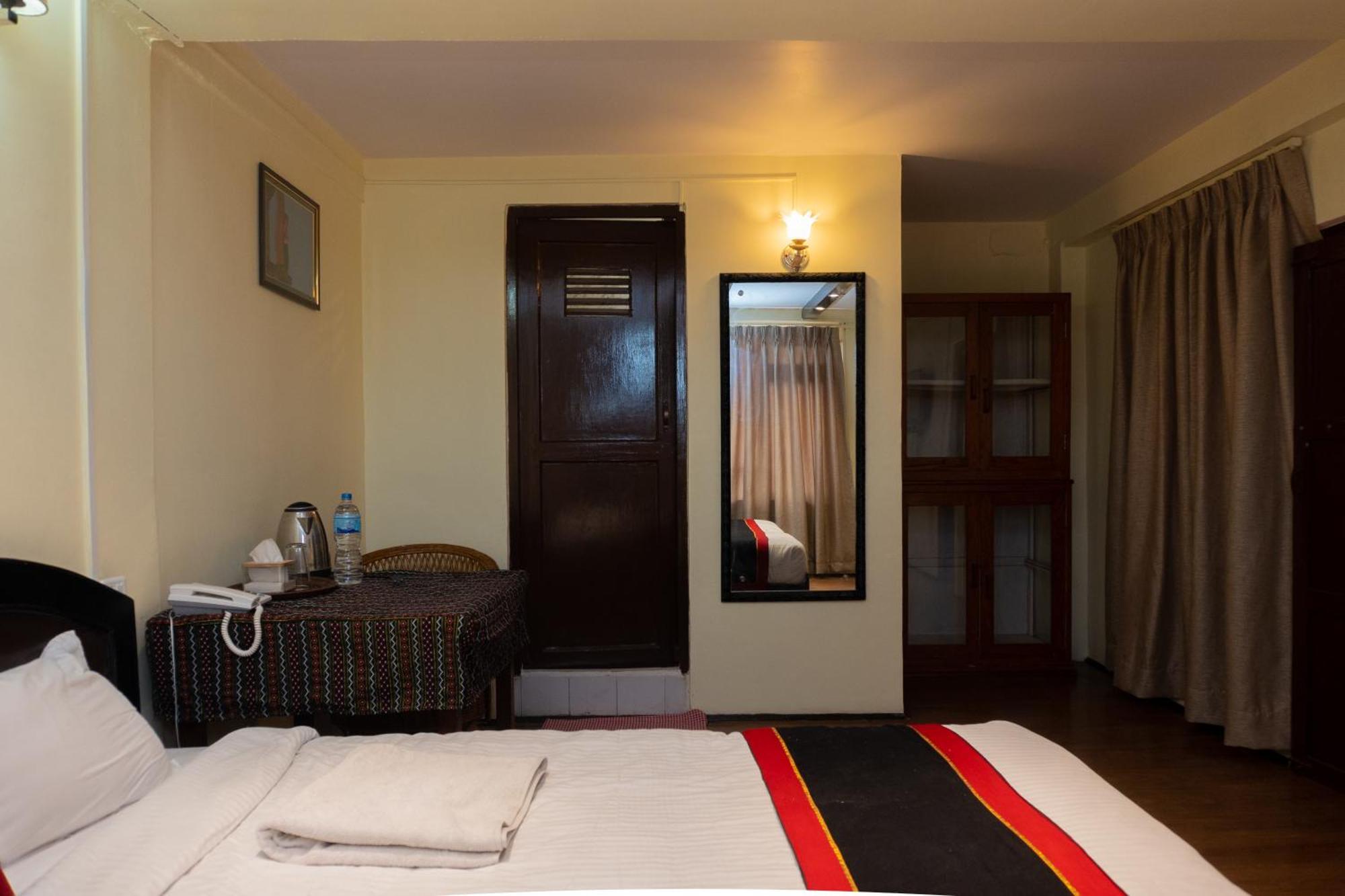 Tulaja Boutique Hotel Bhatgoan Exterior photo