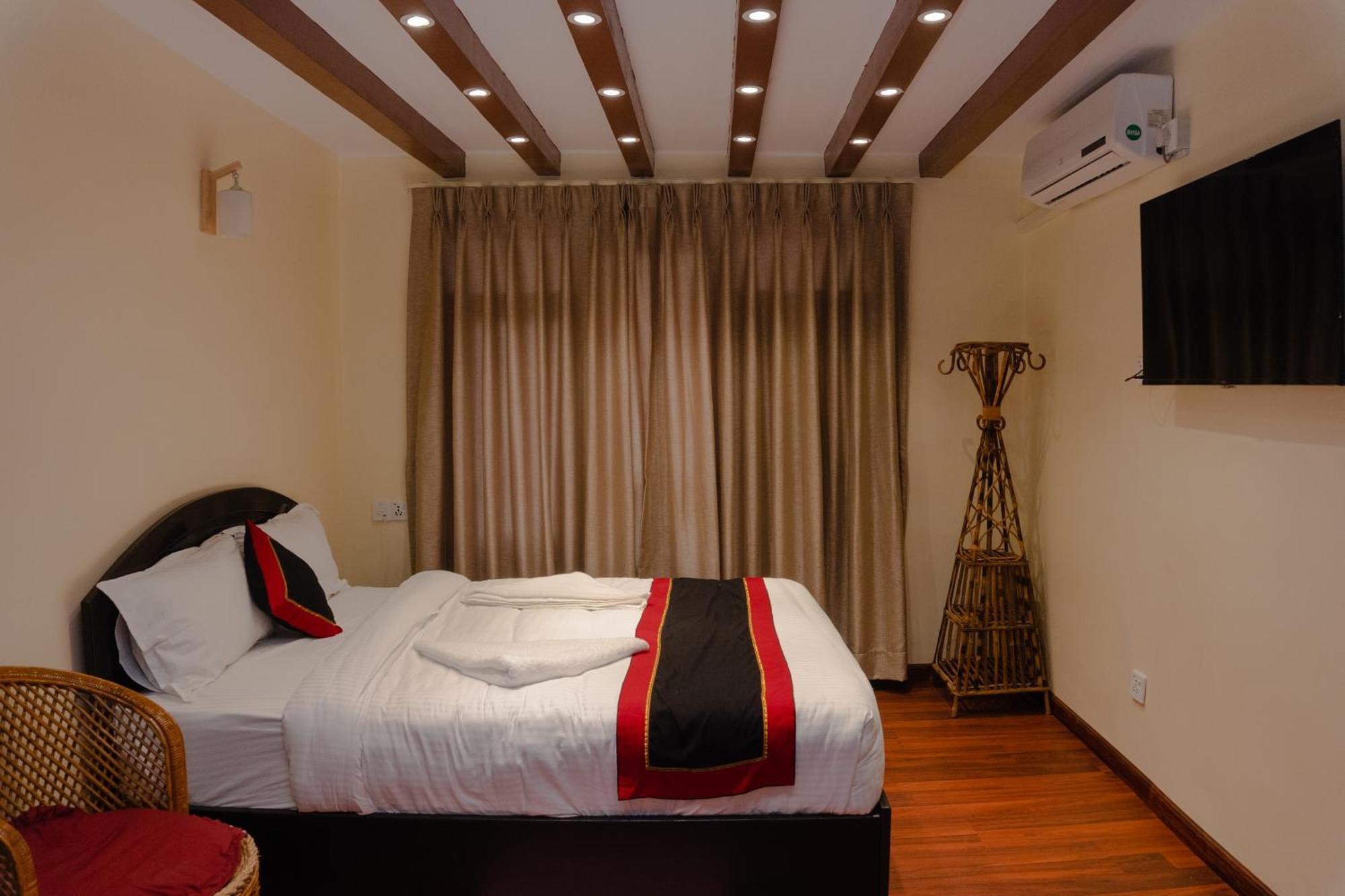 Tulaja Boutique Hotel Bhatgoan Exterior photo