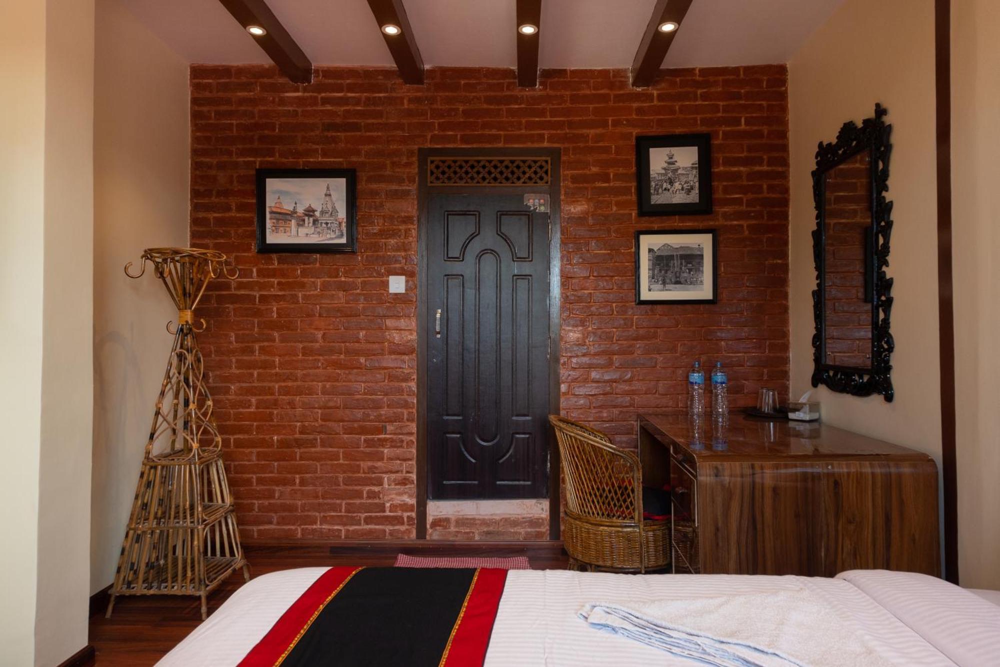 Tulaja Boutique Hotel Bhatgoan Exterior photo